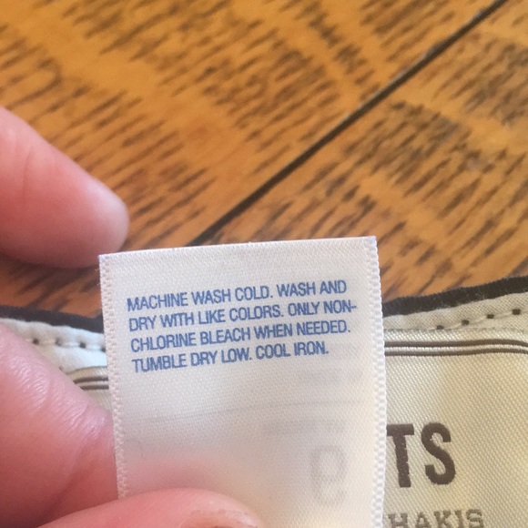 Old Navy perfect 3 1/2 “ shorts - Picture 6 of 6